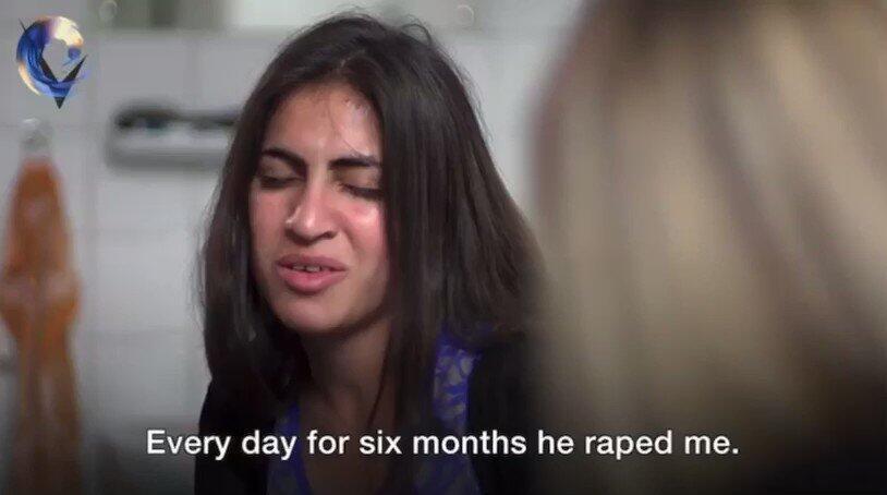 Ekhlas, une fille yézidie, avait 14 ans lorsqu'elle a été capturée par l'EI: «Il m'a violée tous les jours pendant 6 mois» #v @Yazidisto