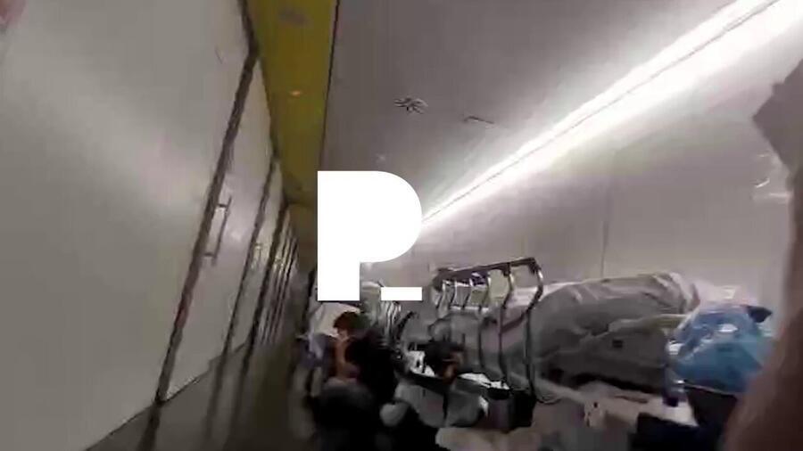 En Catalogne, les hôpitaux saturés à cause de la grippe: lits dans les couloirs et liste d'attente de trois jours pour une admission #v @elperiodico