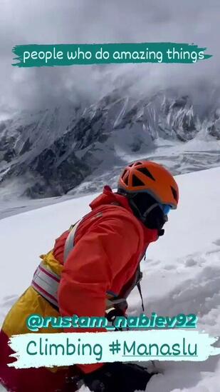 En 2021, Rustam Nabiev, double amputé des deux jambes, a gravi le Manaslu (8163 m) au Népal #v @EverestToday