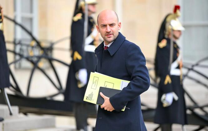 Guerre en Ukraine : Jean-Noël Barrot estime que Le Pen et Mélenchon «mangent dans la main du Kremlin» @20Minutes