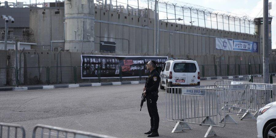 Un audit révèle que les détenus palestiniens sont confrontés à la famine et aux mauvais traitements dans les prisons israéliennes @WSJ